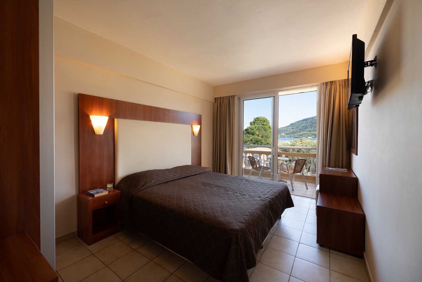 Tiara Holidays - Canvas by Mitsis Messonghi - standard room sea view - bedroom